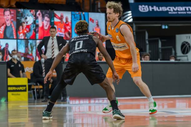 风雨交加的 风雨交加的