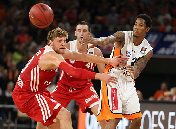 际舞台崭露 际舞台崭露